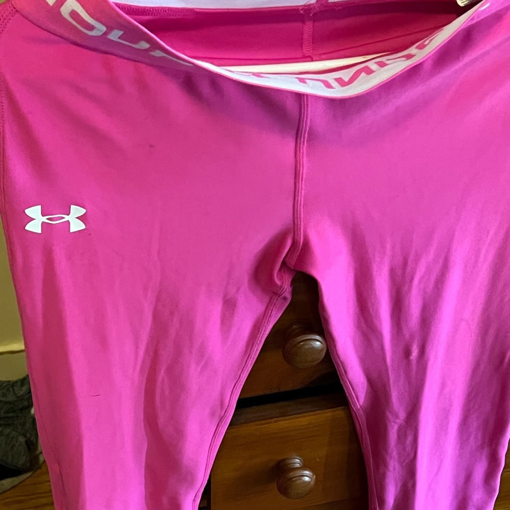 Hot pink under armor LARGE LEGGINGS & XTRA LARGE HOODIE. USED. NO RIPS OR TEARS